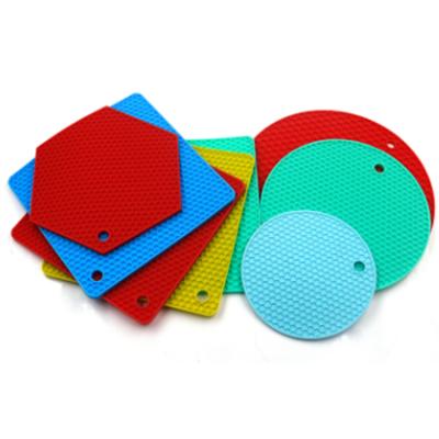 China Sustainable Silicone Pet Food Slow Food Mat Anti-Clogging Slow Food Dog Licking Mat for sale