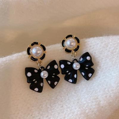 China Trendy New 925 Style Bow Mail Trendy Silver Pearl Earrings Trendy Jewelry for sale