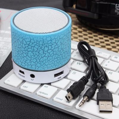 Chine les mini Bluetooth haut-parleurs sans fil de 350mAH LED 3.5mm Jack avec des mains de radio de FM libèrent à vendre