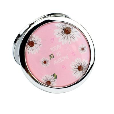 China Creative double-sided mini small daisy folding magnifying portable magnifying cosmetic mirror for sale