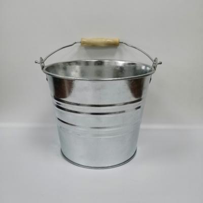 China 5L Metal Viable Hot Selling Mini Bucket, Small Galvanized Steel Bucket, Wooden Handle Water Bucket for sale