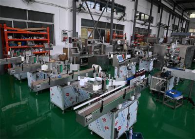 China Pharma-Kennzeichnungsmaschine mit automatischem Roll-on-System - Kennzeichnungsgeschwindigkeit 20-50 Meter pro Minute zu verkaufen