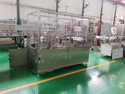 Chine Machine de remplissage et de fermeture de bouteilles pharmaceutiques avec pompe péristaltique ou pompe céramique à vendre