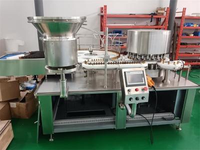 China Máquina de llenado de acero inoxidable 304/316 controlada por PLC 50-200 BPM 0,5% de error de llenado en venta