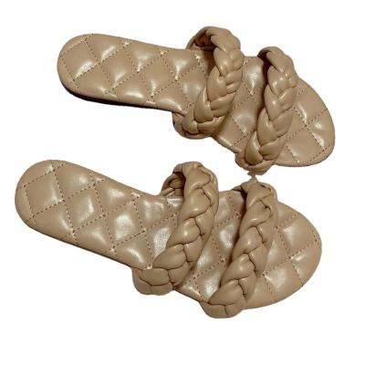 China Damping Weave Straps Stylish Flat Sandals Girls Wholesale Slipper for sale