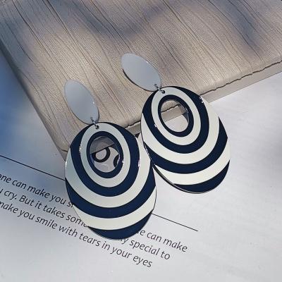 China Wholesale Stainless Steel Fas Alloy Acrylic Fashion Unique Minimal Trendy Modern Hot Women Stud Earring Jewelry for sale