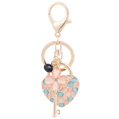 China Hot-selling eco-friendly creative car key chain fashion pendant bag clover and heart shape key chain for sale