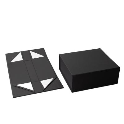 China Recyclable In Stock 5 Color Shoe Apparel Cardboard Magnet Closure Foldable Black Gift Packaging Box for sale