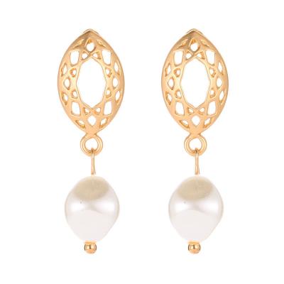 China FASHIONABLE Geometric Pearl Stud Earrings Simple Round Metal Hollow Stud Earrings For Women for sale