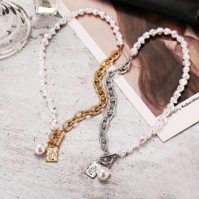 China New Retro Personality Romantic Creative Thick Chain Necklace Metal Alloy Baroque Pearl Clavicle Chain For Women for sale