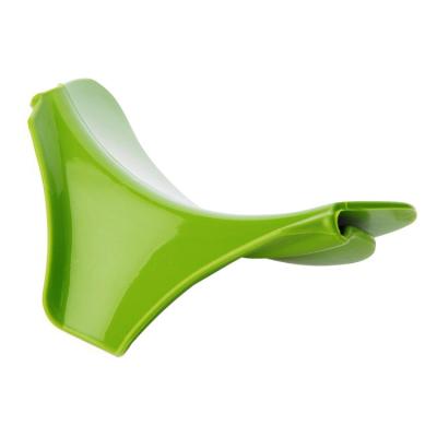 China Viable Creative Silicone Soup Funnel Anti-Puddle Slip On Soup Spout Funnel Kitchen Instrument Water Deflector Tool For for sale