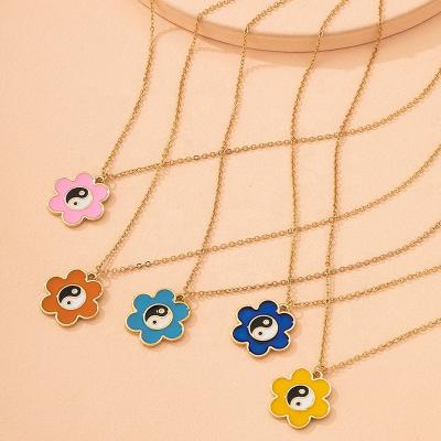 China 2021 Vintage Jewelry Top Selling Vintage Y2k Enamel Yellow Alloy Link Chain Yin Yang Flower Drip Oil Metal Pendant Necklace for sale