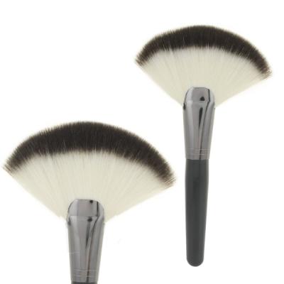 China Smudge Brush Large Fan-Shaped Powder Brush Makeup Fan Facial Brush for sale