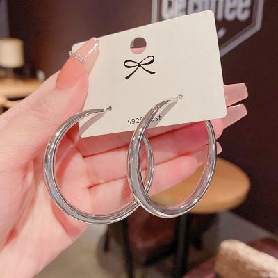 China New Trendy Trendy Jewelry Silver Plated Chunky Big Hoop Earrings 925 Silver Large Needle Circle Earrings for sale