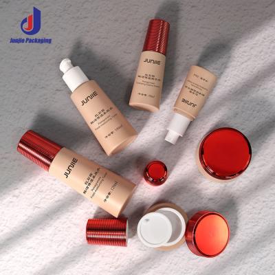 Cina Set di bottiglie di lozione multi specifiche Bottiglia di plastica cosmetica 120ml 100ml 50ml 30ml 50g in vendita