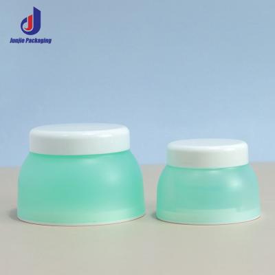 Chine Produit cosmétique industriel de finition matte Crème de lotion Jar avec couvercle Vert translucide Luxe vide 50G récipients cosmétiques à vendre