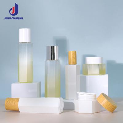 China PP / Acrylic Refillable Cosmetic Bottles 100ml Square Perfume Bottle Custom Transparent for sale