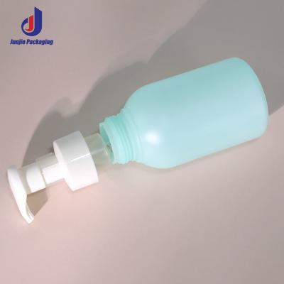 Chine Bouteilles cosmétiques en plastique de 30 ml Bouteille d'huile essentielle vide Luxe avec bouchon en bambou et boîte à collier en PE à vendre