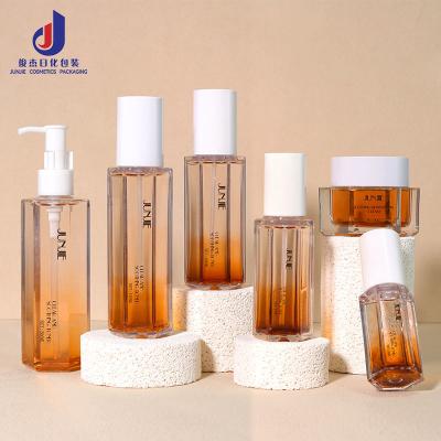 China Envases cosméticos de lujo de 100 ml 120 ml 200 ml Botella de loción hexagonal de plástico con bomba de pulverización de niebla corporal para envases para el cuidado de la piel en venta