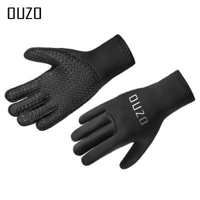 China Snorkeling Warm Swimming Gloves 3mm Diving Wear Anti-UV Silicone Surf Board CR Gloves Super Elastic Non-slip Winter Gloves for sale