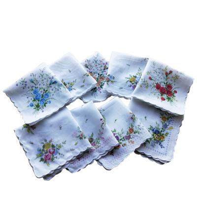 China Best Soft Quality Customized White Scallop Edge Cotton Handkerchief for sale