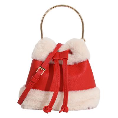 China Retro Plush Faux Fur Shoulder Bag Fashion Large Capacity Stylish Waterproof High Quality Large Capacity Luxury Women Handbags for sale