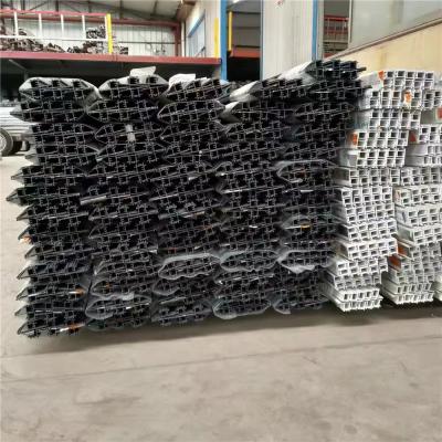 China Perfiles de aluminio extrusionados personalizados para el rendimiento en venta