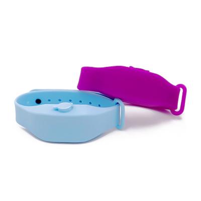 China Adjustable Anti Dust Silicone Wristband Hand Sanitizer Wristband Dispenser for sale