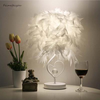 China Nordic modern luxury restaurant feather table light net red lamp with colorful feathers shade for sale