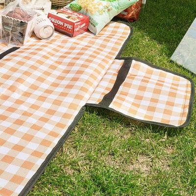 China Lightweight Portable Wholesale Foldable Beach Mat Picnic Mat Winpolar Oxford Cloth for sale