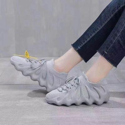 China 2021 new fashion trend autumn new fashion breathable knitted sneakers men shoes men's sock sneakers fly knit training shoes for sale