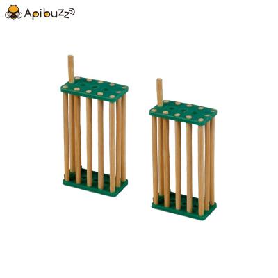 China Bee Farm Bamboo Bee Queens Cage Beekeeping Raising Tool Beekeeping Equipment Bee Keeping Supplies Apicultura Apicoltura for sale