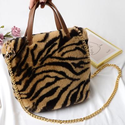 China Winter Tiger Pattern Luxury Fashion Bag A Large Bag With Chain Large Capacity Faux Fur Sling Handbag Main Bag for sale