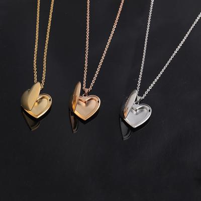 China Fashionable Sweet Women Necklace Friend Photo Picture Frame Pendant Heart Shaped Pendant For Couples Valentine Day Necklace Jewelry for sale