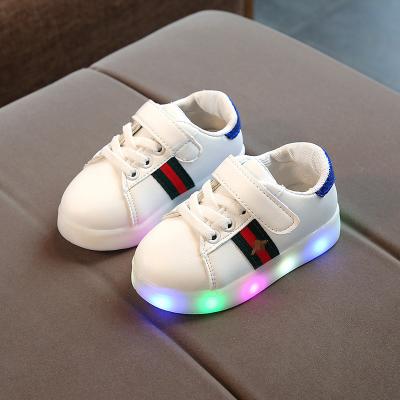 China Massage Toddler Kids Shape Led Light Luminous Sport Shoes Boys Girls Outdoor Comfortable Casual Soft-soled Lightweight Sports Board Shoe for sale