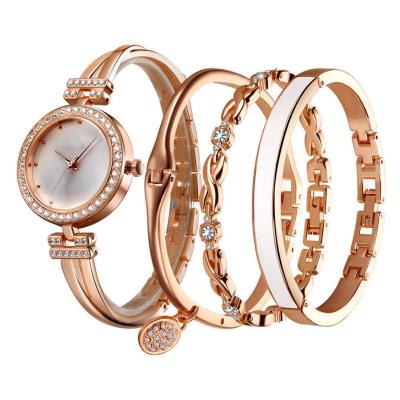 Chine l'ensemble de cadeau de la montre-bracelet 4piece, boîte-cadeau de montre a réglé la montre 86g à vendre