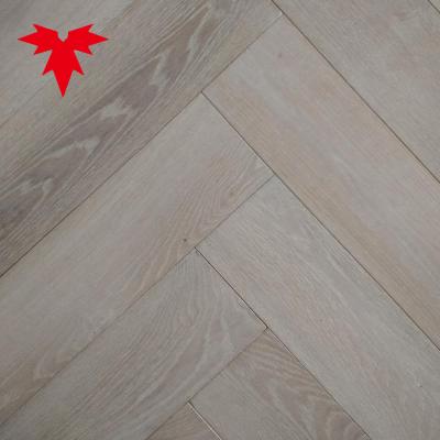 China Modern Natural Color Oak Herringbone Parquet Solid Wood Flooring for sale