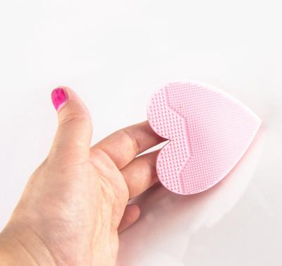 China HeaLeanLo Silicone Heart Shape Face Wash Brush Black Head Facial Exfoliator Remover Pad Cleansing Brush For Sensitive Skin for sale