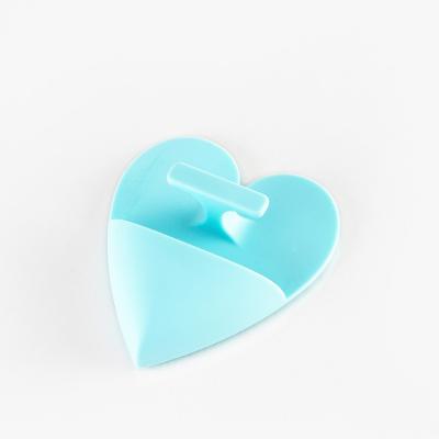 China With Hooks HeaLeanLo Silicone Heart Shape Face Wash Brush Cleansing Brush Facial Scrubber Supplier for sale