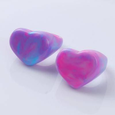 China Beautiful CLASSIC Colorful Heart Ring Trendy Multi Color Love Plastic Resin Rings For Women Girls Shape Acrylic Jewelry 2022 for sale