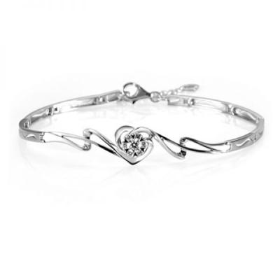 China European and American Luxury FASHIONED Mossang Diamond Love Heart Bracelet 18K White Gold 1 Carat Engagement Wedding Bracelet for sale