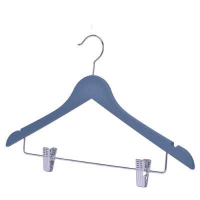 China 2021 Wholesaler Eco - Friendly Material Durable Non Slip Plastic Hangers For Suit Quality Plastic Hangers With Rubber Paint for sale