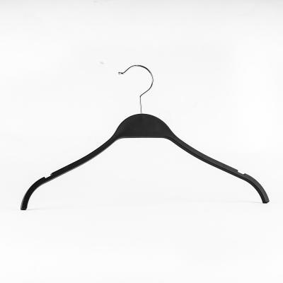 China New Arrival Eco-friendly Material Space Saving Customized Logo Laminated Top Plastic Hangers With Anti-Slip Shoulders for sale