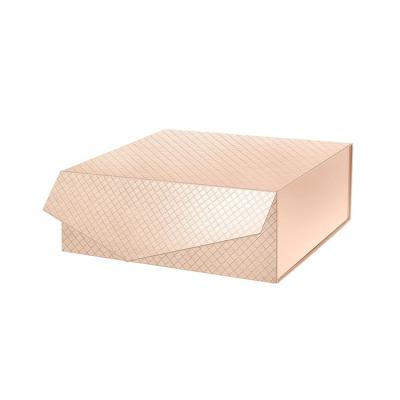 China Recycled Materials Wedding Cardboard Paper Easy Folding Present Magnetic Kraft Gift Box for sale