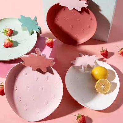 China Creative Strawberry Shaped Fruit Dish Snack Home Dish Plastic Fruit Tray Viable for sale