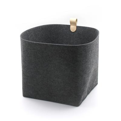 China The Multiple Viable Class Modern Foldable Gray Felt Basket With Gold Metal Bottom for sale