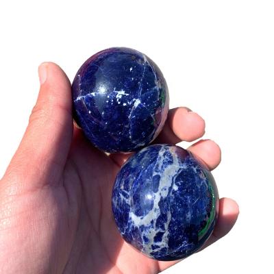 China Crystal Wholesale Natural Blue Gemstone Crystal Spheres Sodalite Ball For Home Decoration for sale