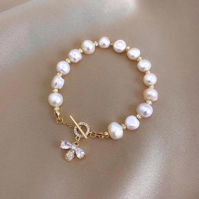 China 2023 CLASSIC Elegant Baroque Pearl String Bracelet For Woman Luxury Zircon Bee Pendant Bracelet Fashion Girl's Sweet Jewelry for sale