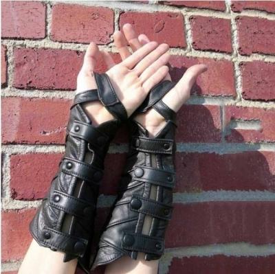 China 2022 Europe New Western Style Medieval Carapace Leather Bracers Wrist Guard for sale