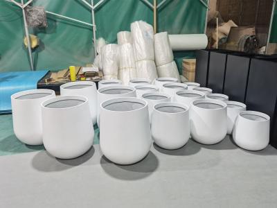 China Round Shape Tall Large Fiberglass Flower Pots Customized Logo Printing Resin Fiberglass Plant Box en venta